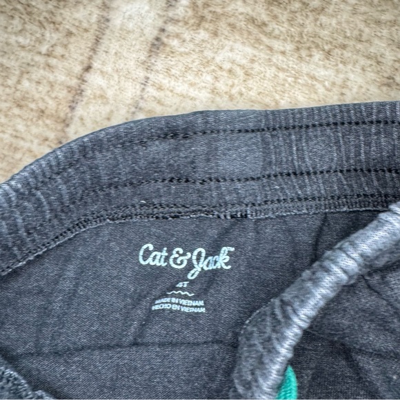 Cat & jack bundle of shorts in gold and dark grey - Picture 5 of 6